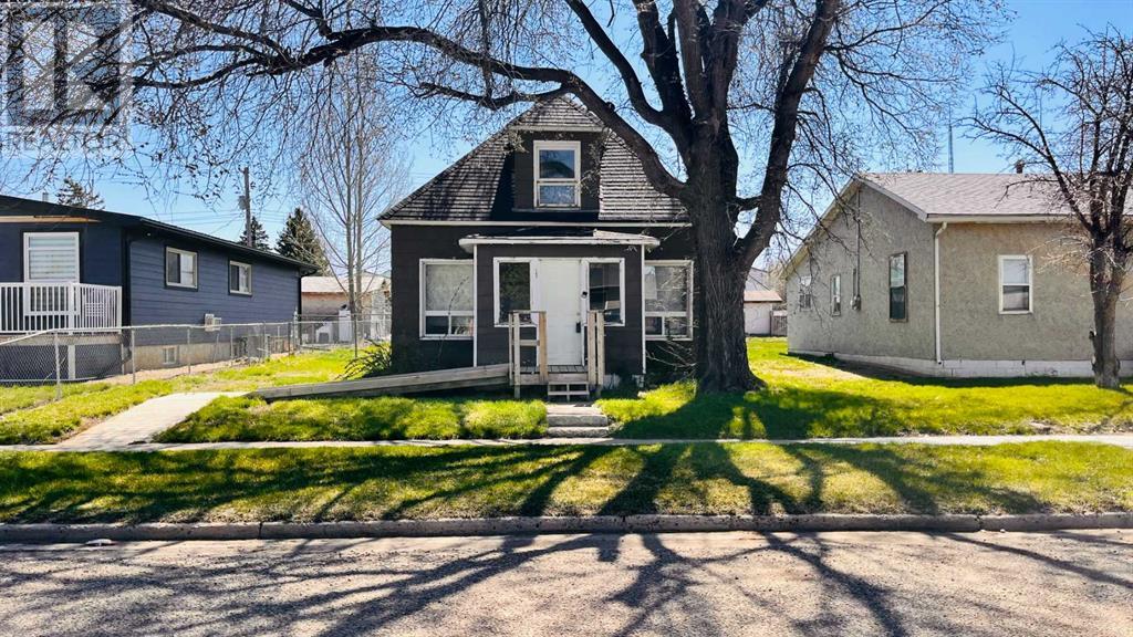 131 8 Avenue W Property Photo 1