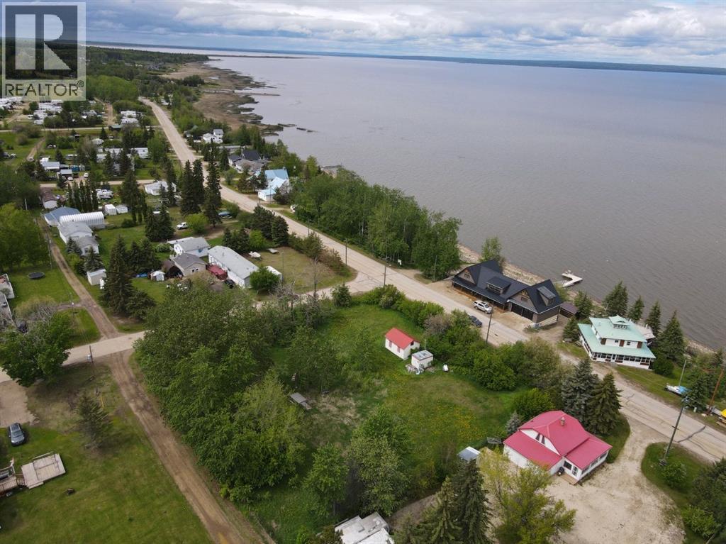 55 Peace River Avenue Property Photo 2
