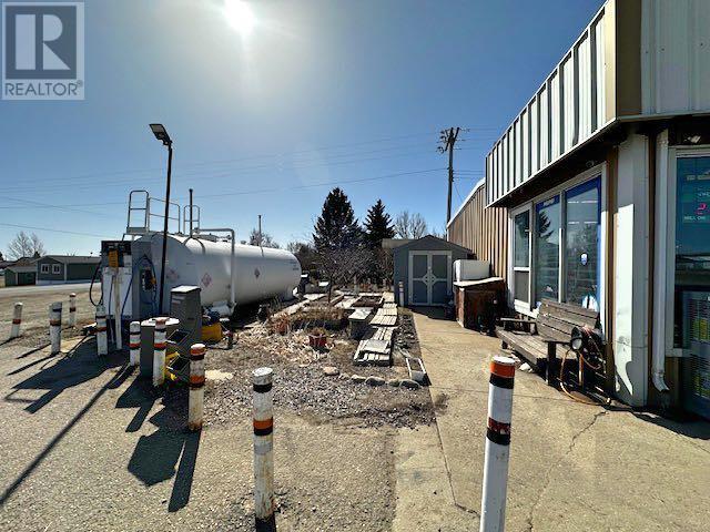 604 1 Street S Property Photo 2