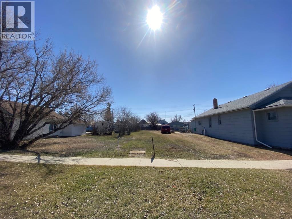 203 2 Avenue E Property Photo 1