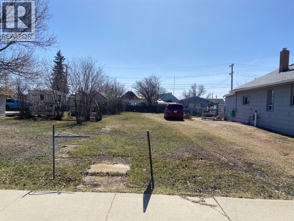 203 2 Avenue E Property Photo 2
