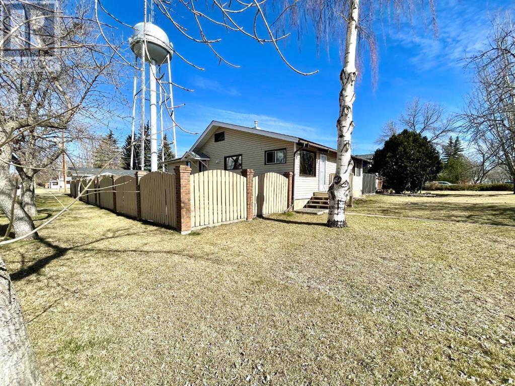 326 3 Street S Property Photo 3