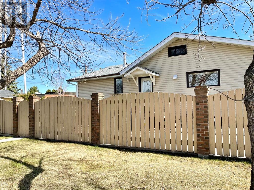 326 3 Street S Property Photo 5