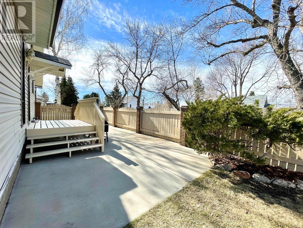 326 3 Street S Property Photo 6