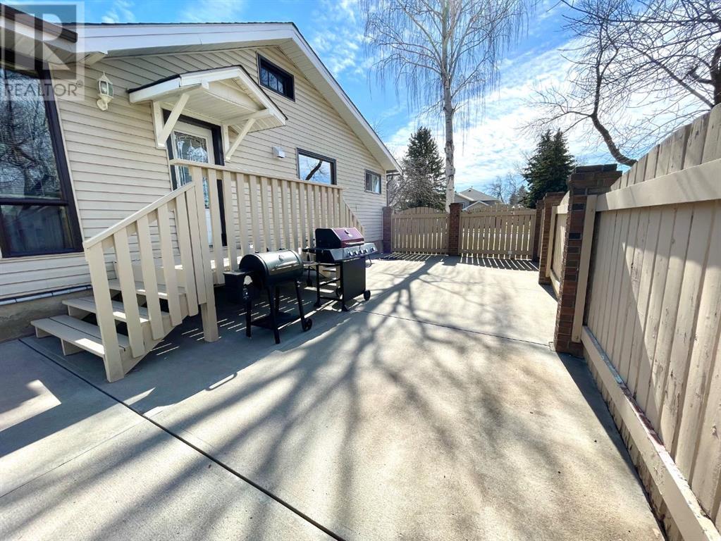 326 3 Street S Property Photo 9