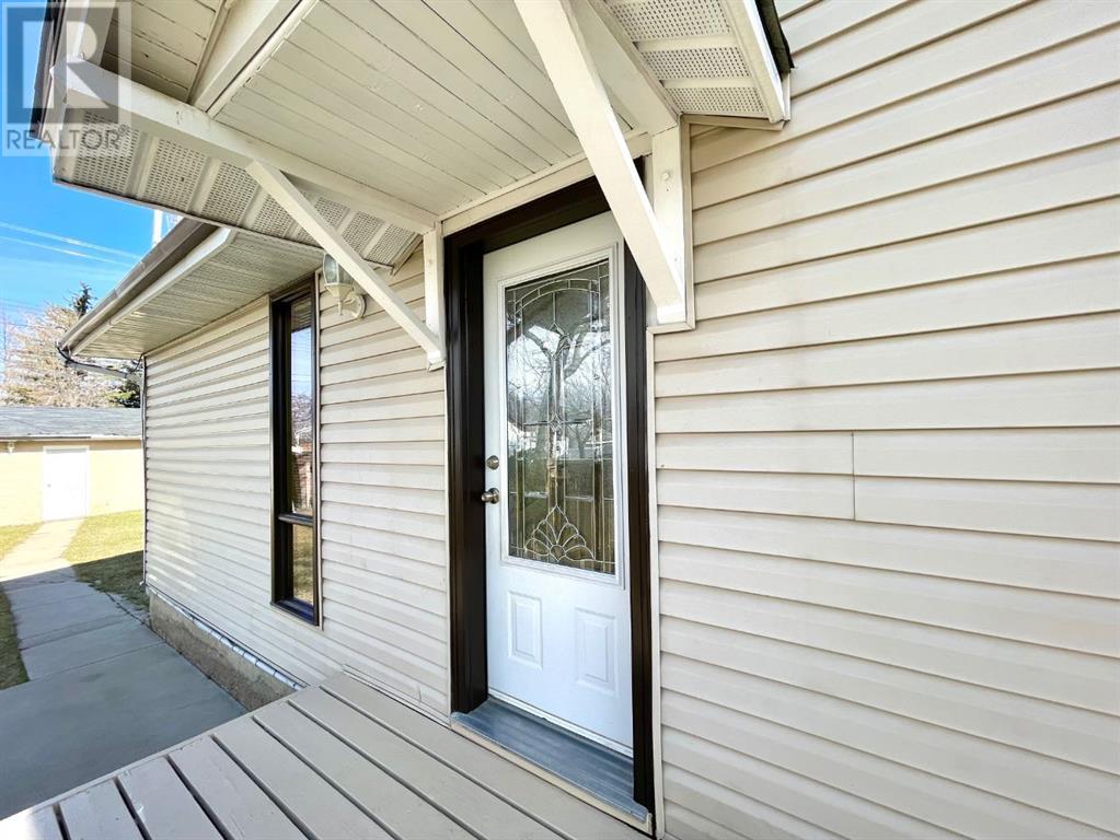 326 3 Street S Property Photo 10