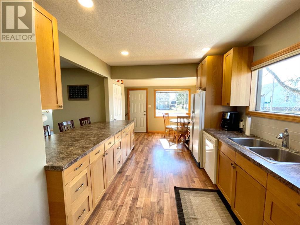 326 3 Street S Property Photo 13