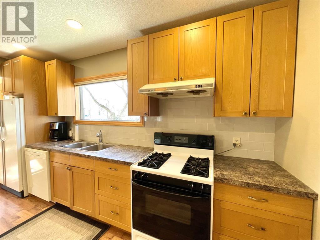 326 3 Street S Property Photo 16