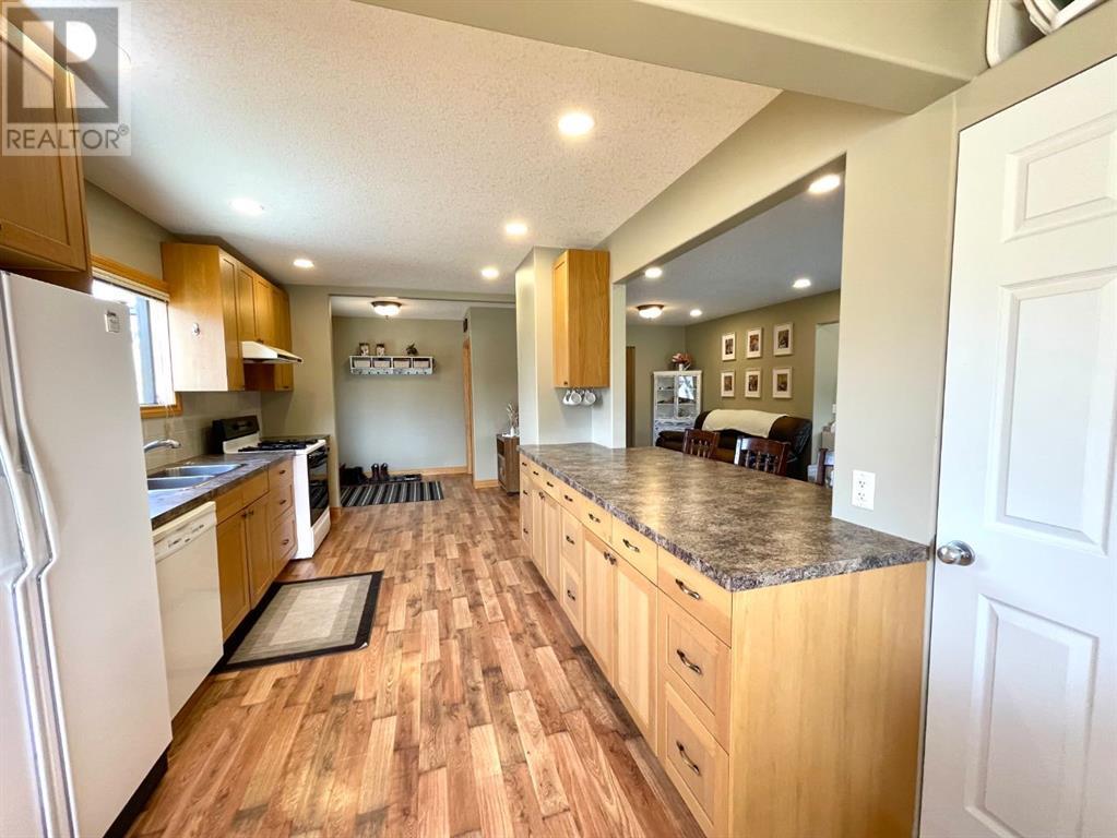 326 3 Street S Property Photo 17