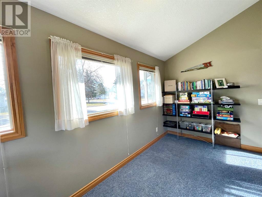 326 3 Street S Property Photo 26
