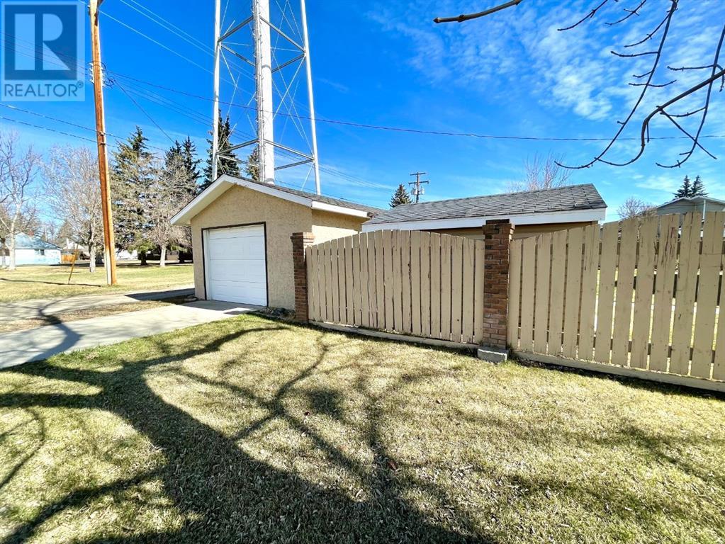 326 3 Street S Property Photo 40