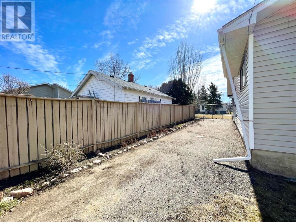 326 3 Street S Property Photo 43