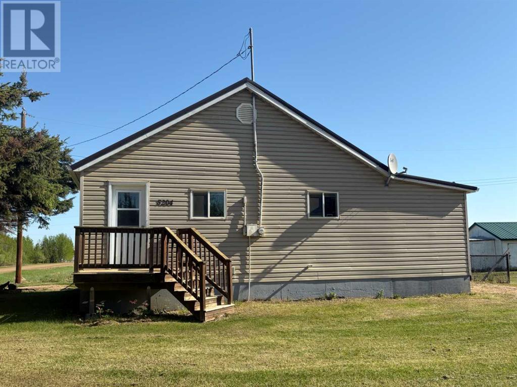 5204, 51 Avenue Property Photo 1