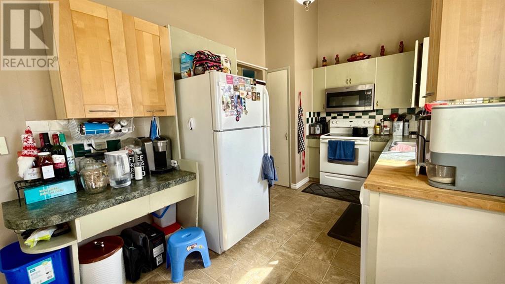 2140 Palm Road S Property Photo 6