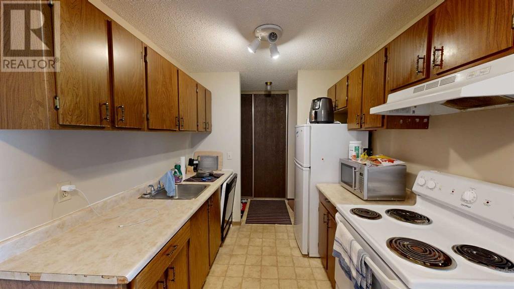 207, 420 Columbia Boulevard W Property Photo 2