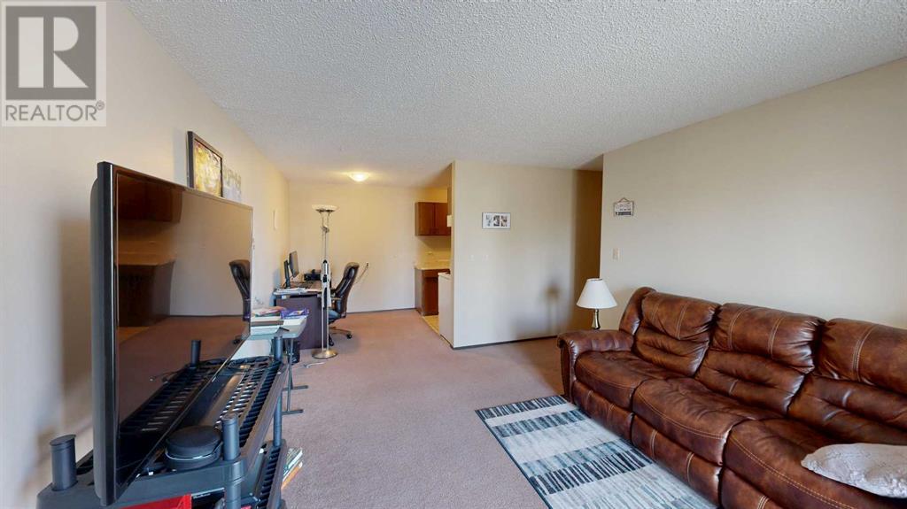 207, 420 Columbia Boulevard W Property Photo 4