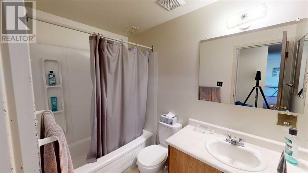 207, 420 Columbia Boulevard W Property Photo 9