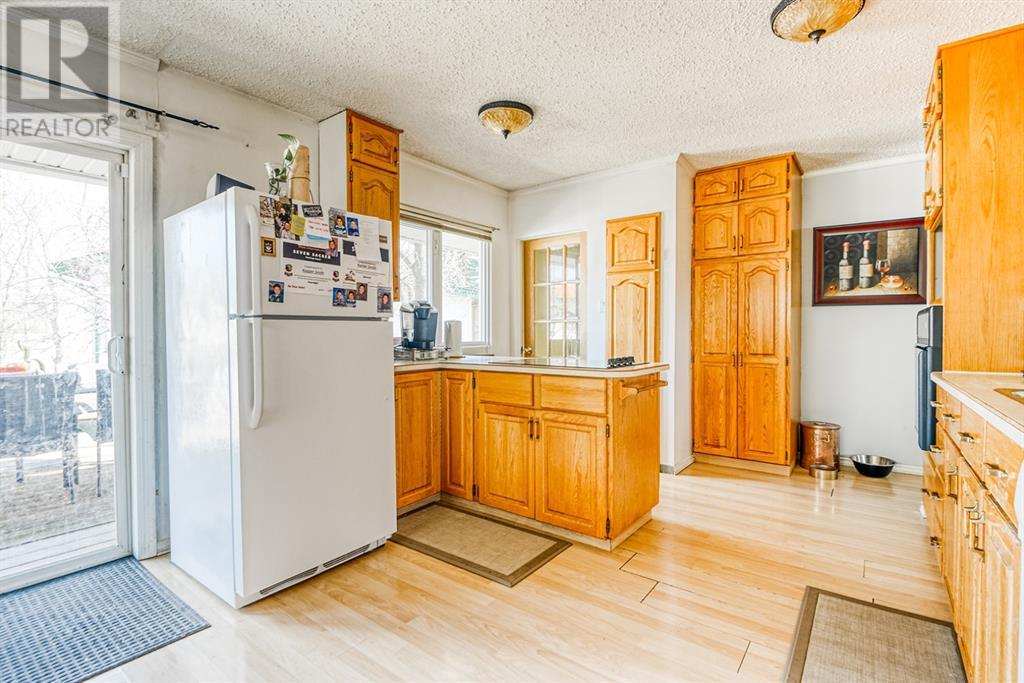9645 Hillcrest Drive Property Photo 4