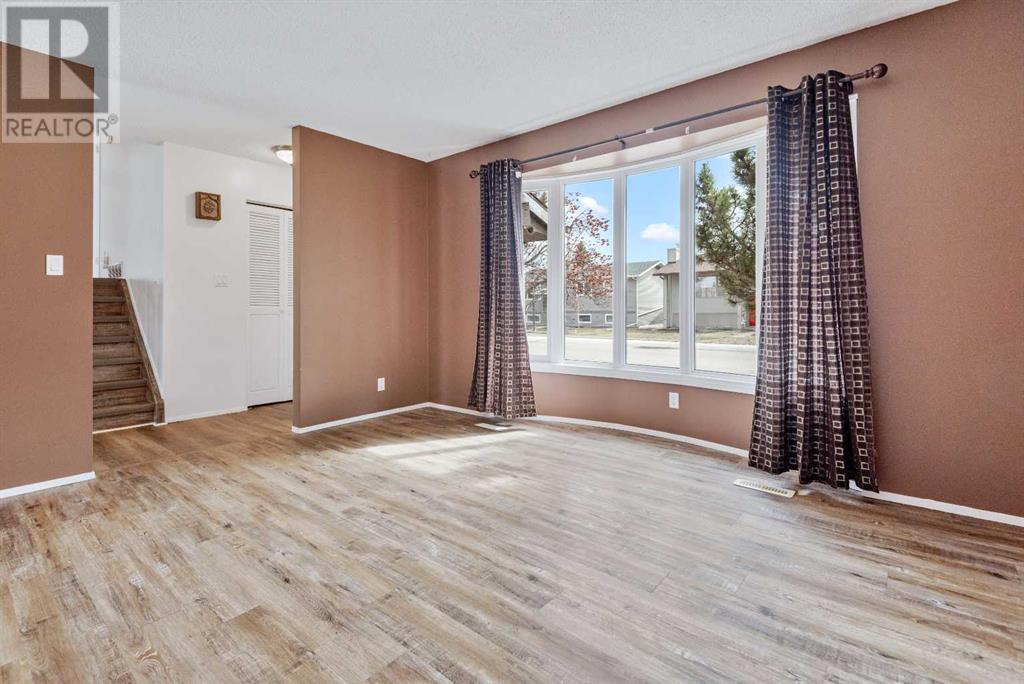 104 Mclevin Crescent Property Photo 3