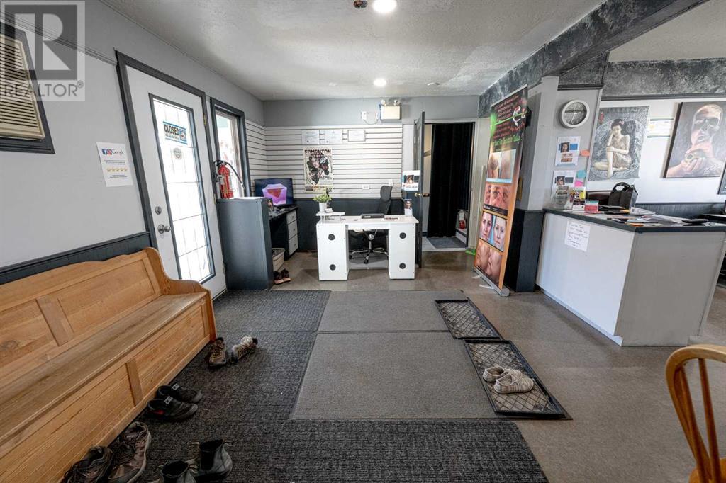 10215 102 Street Property Photo 10