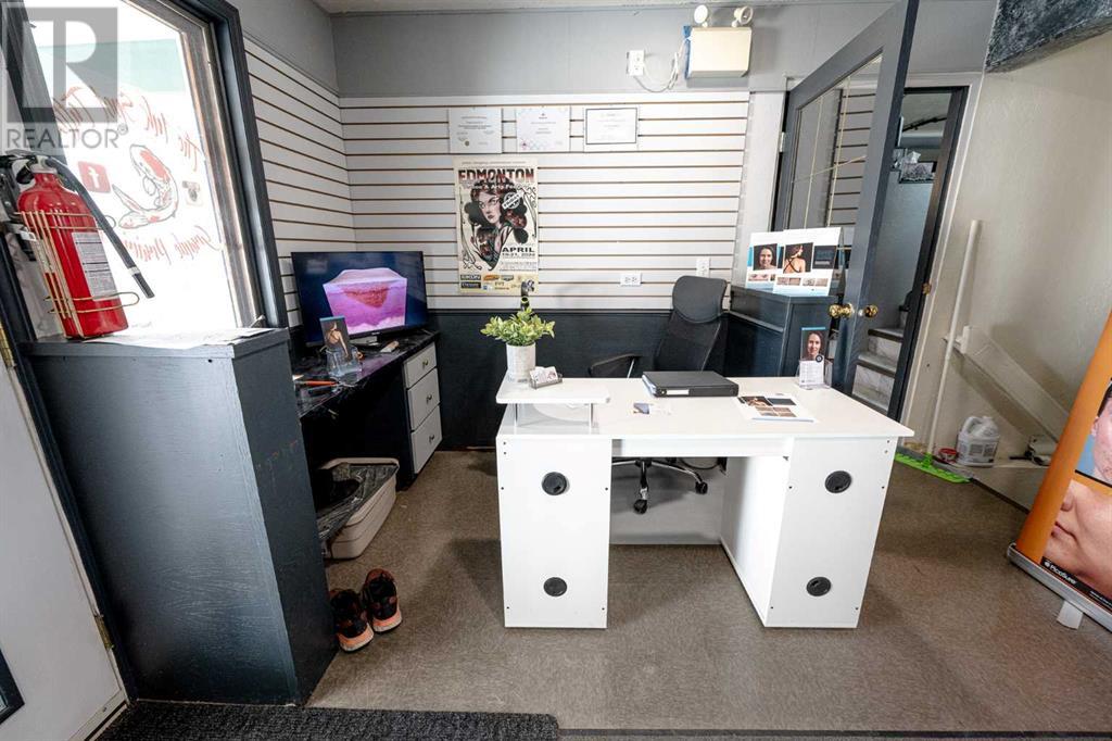 10215 102 Street Property Photo 12