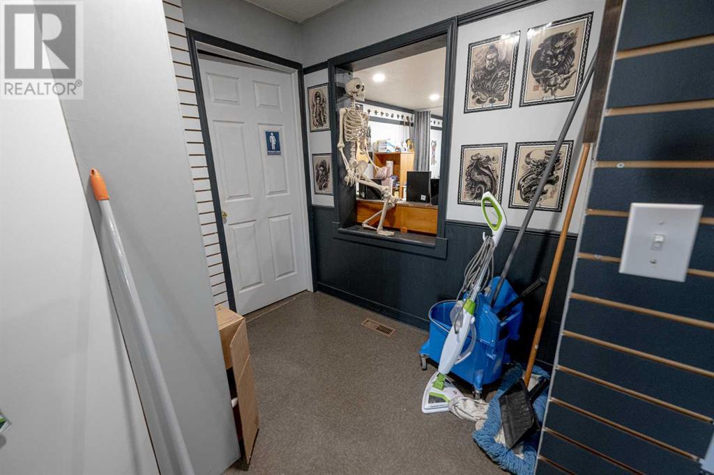 10215 102 Street Property Photo 14