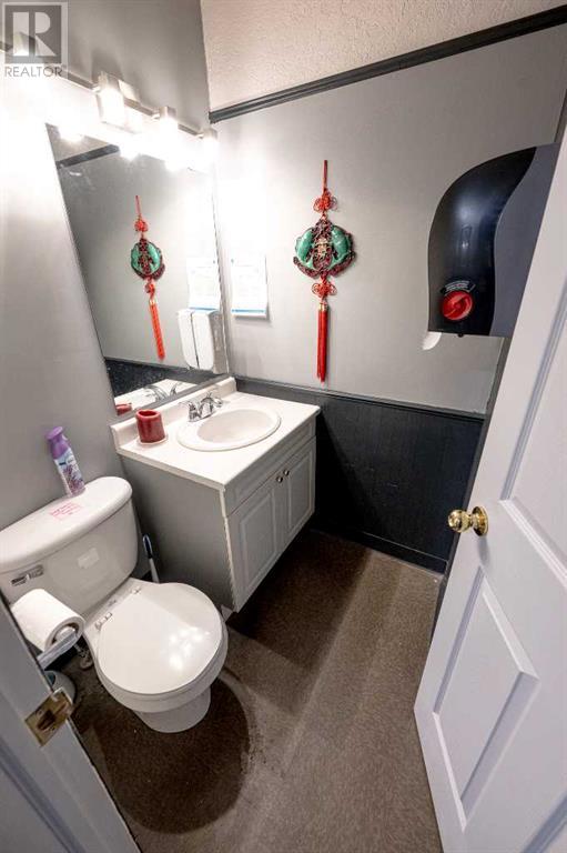 10215 102 Street Property Photo 15