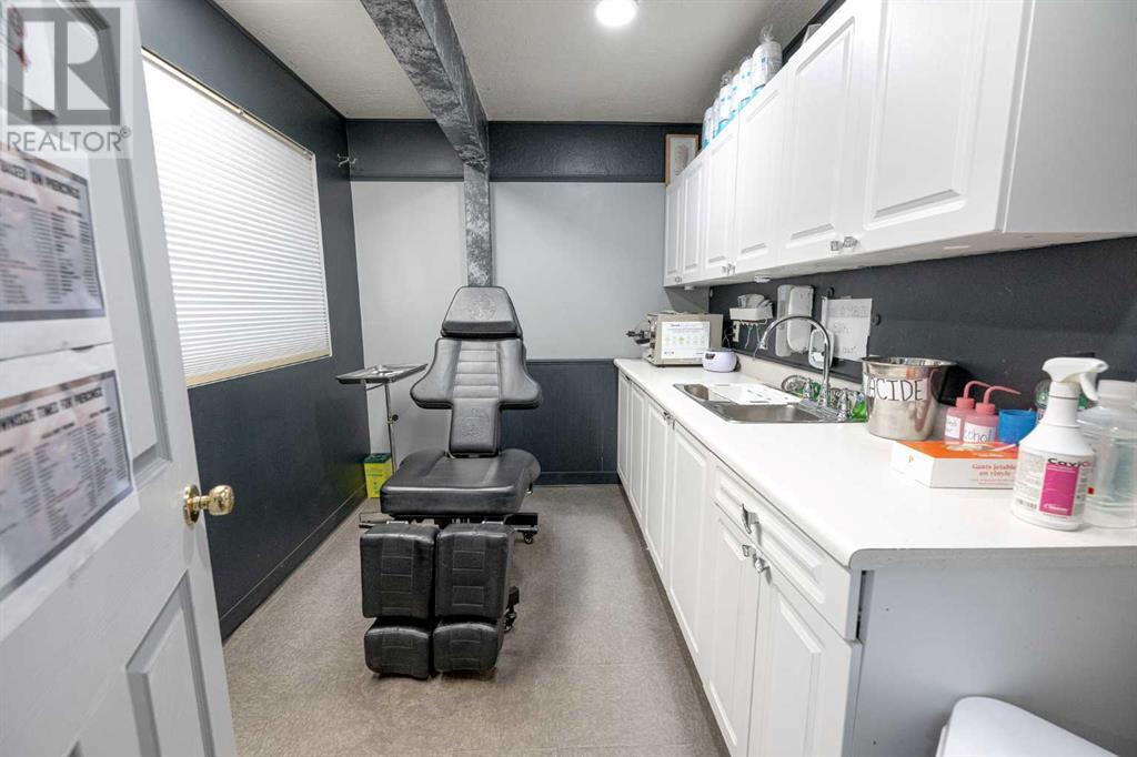 10215 102 Street Property Photo 20