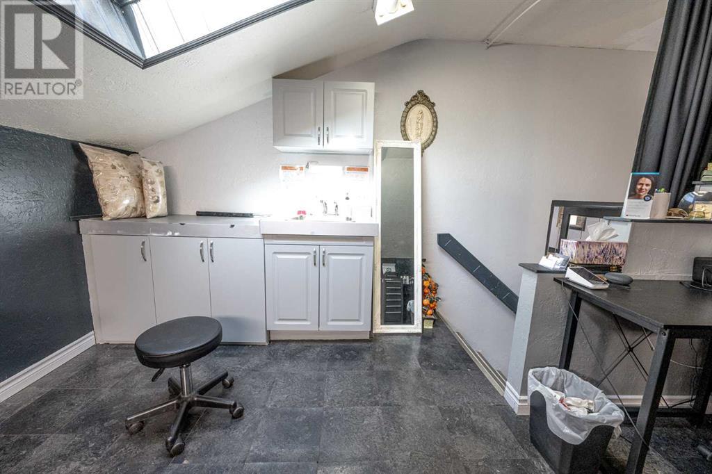 10215 102 Street Property Photo 26