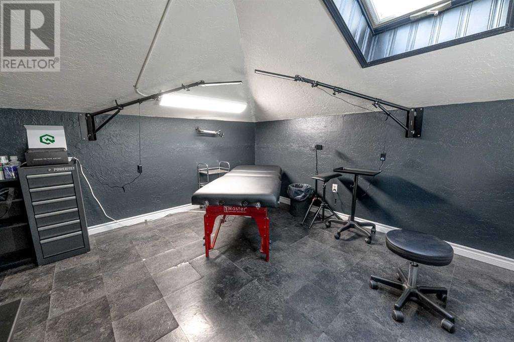 10215 102 Street Property Photo 27