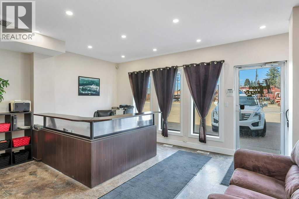 4911 50 Avenue Property Photo 3
