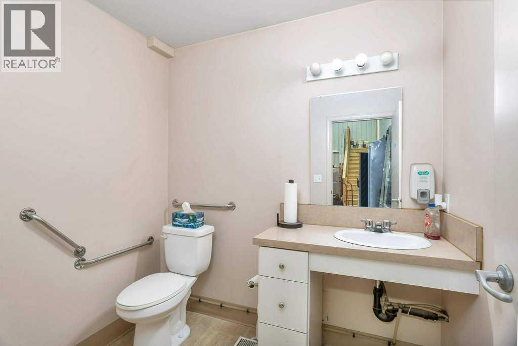 4911 50 Avenue Property Photo 24