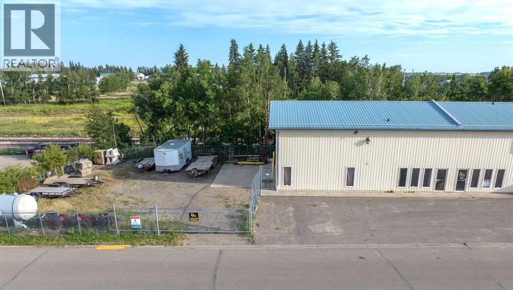4907 And 4911 50 Avenue Property Photo 3