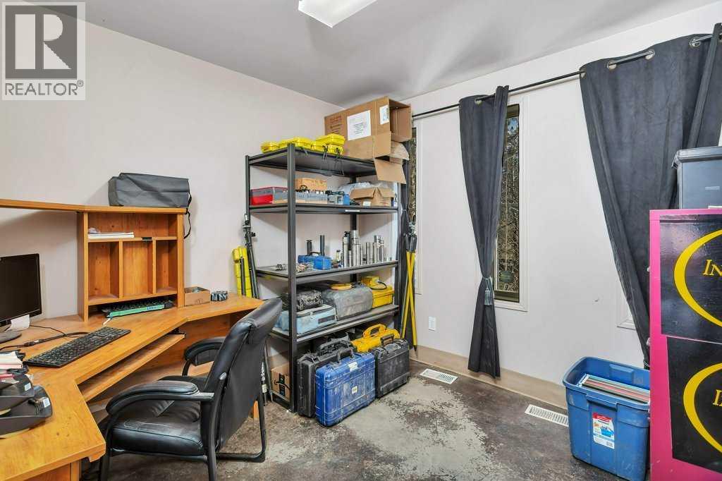 4907 And 4911 50 Avenue Property Photo 11