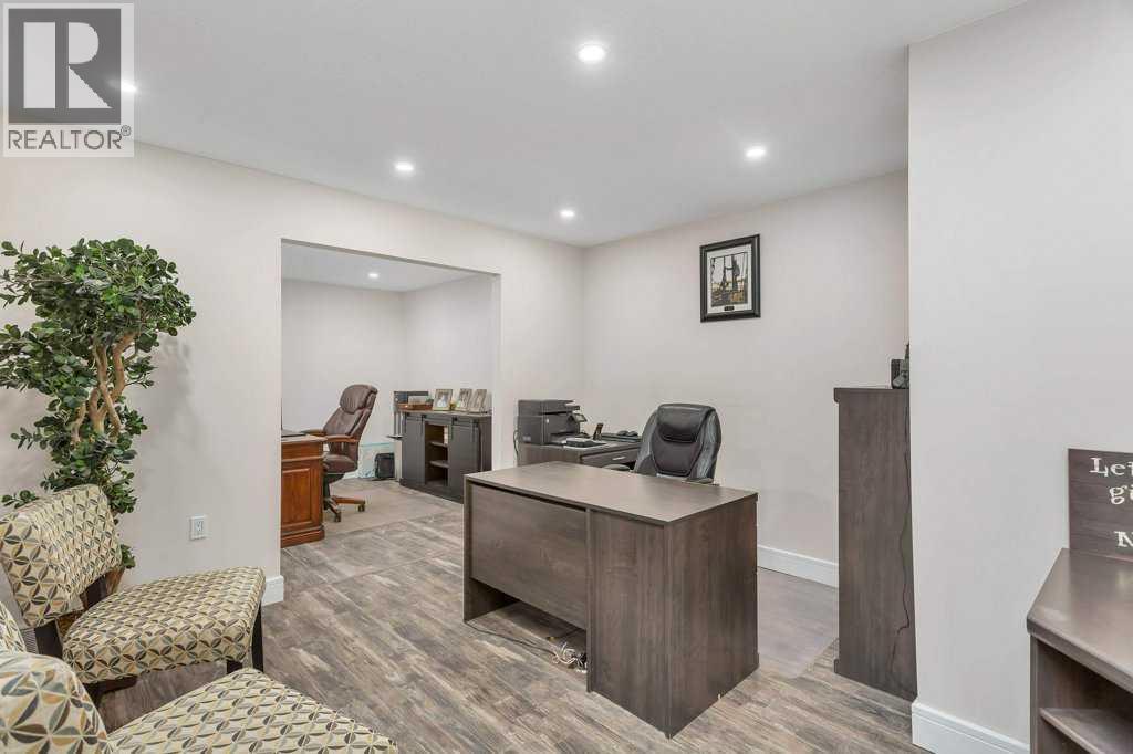 4907 And 4911 50 Avenue Property Photo 14