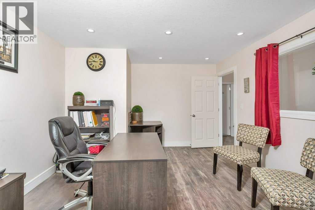 4907 And 4911 50 Avenue Property Photo 15