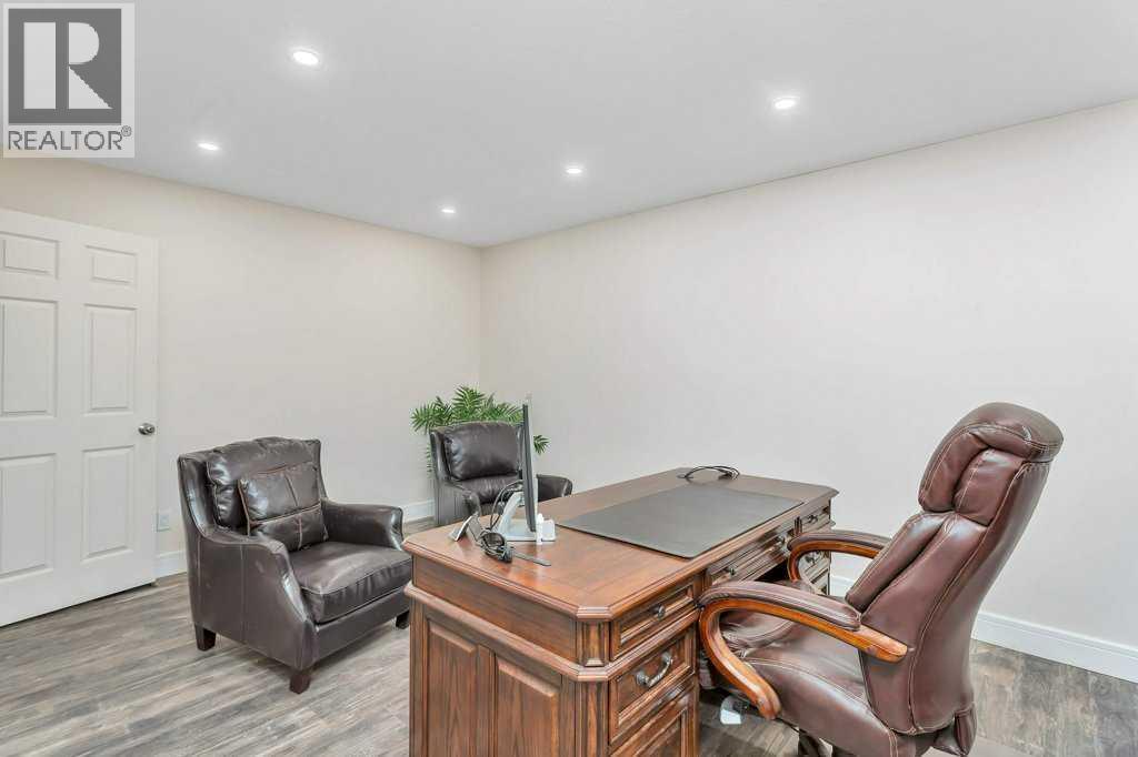 4907 And 4911 50 Avenue Property Photo 16