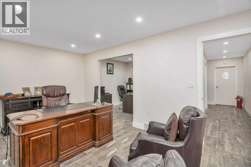4907 And 4911 50 Avenue Property Photo 17