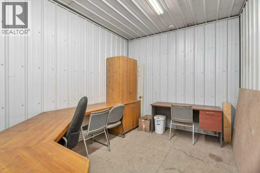 4907 And 4911 50 Avenue Property Photo 18