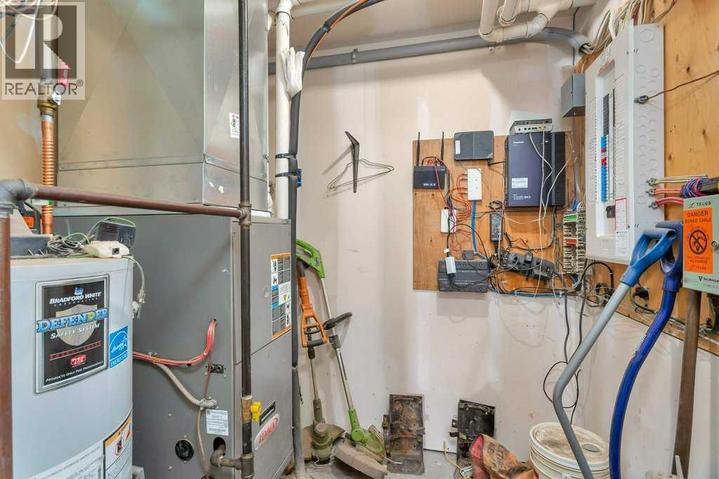 4907 And 4911 50 Avenue Property Photo 22