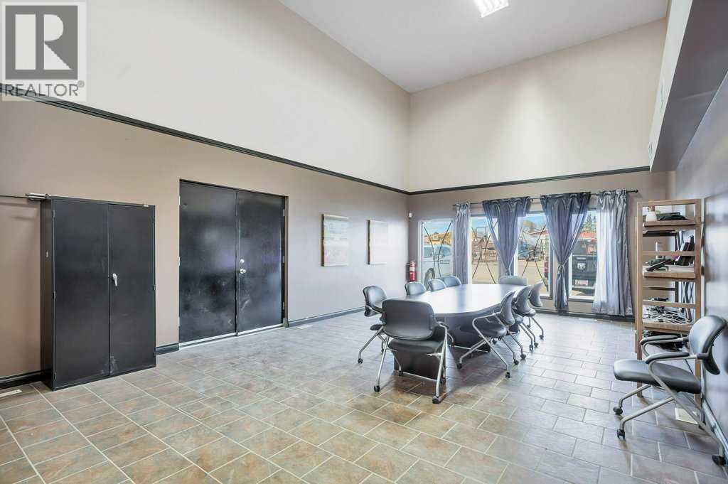 4907 And 4911 50 Avenue Property Photo 26
