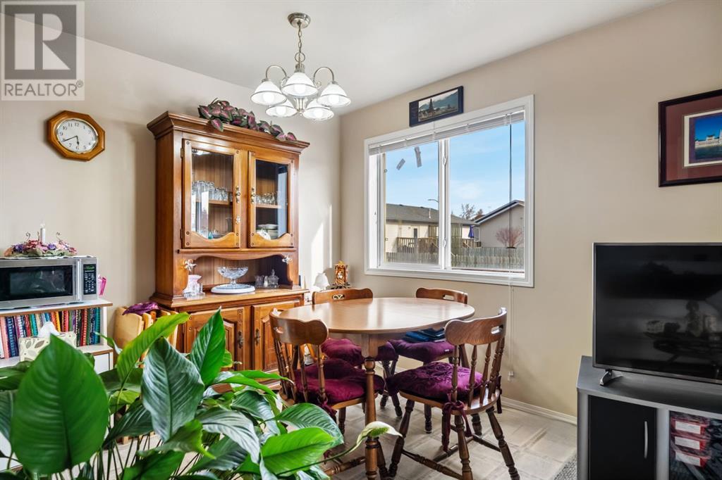 4, 4607 46 Street Property Photo 1