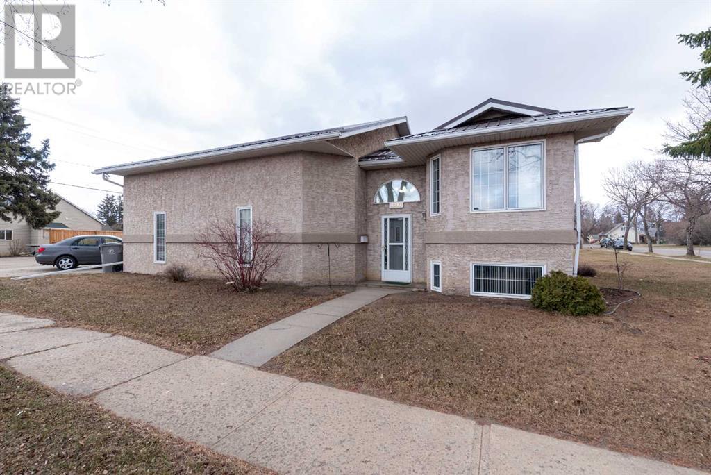 4217 49 Avenue Property Photo 1