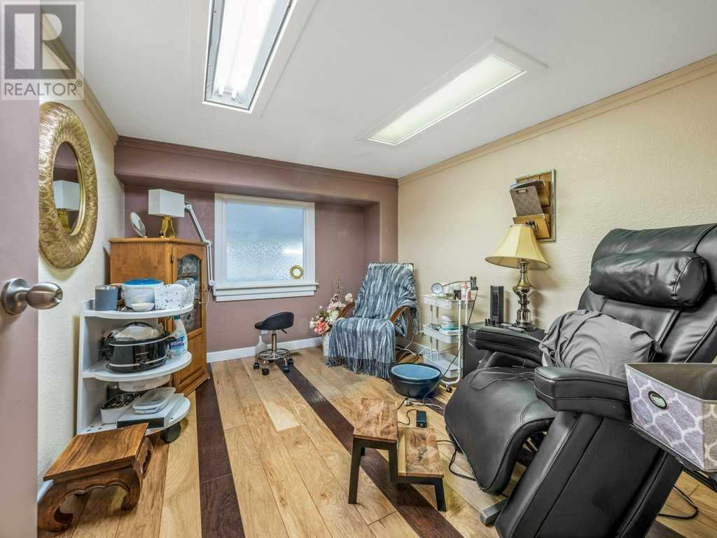235 & 231 12b Street N Property Photo 29