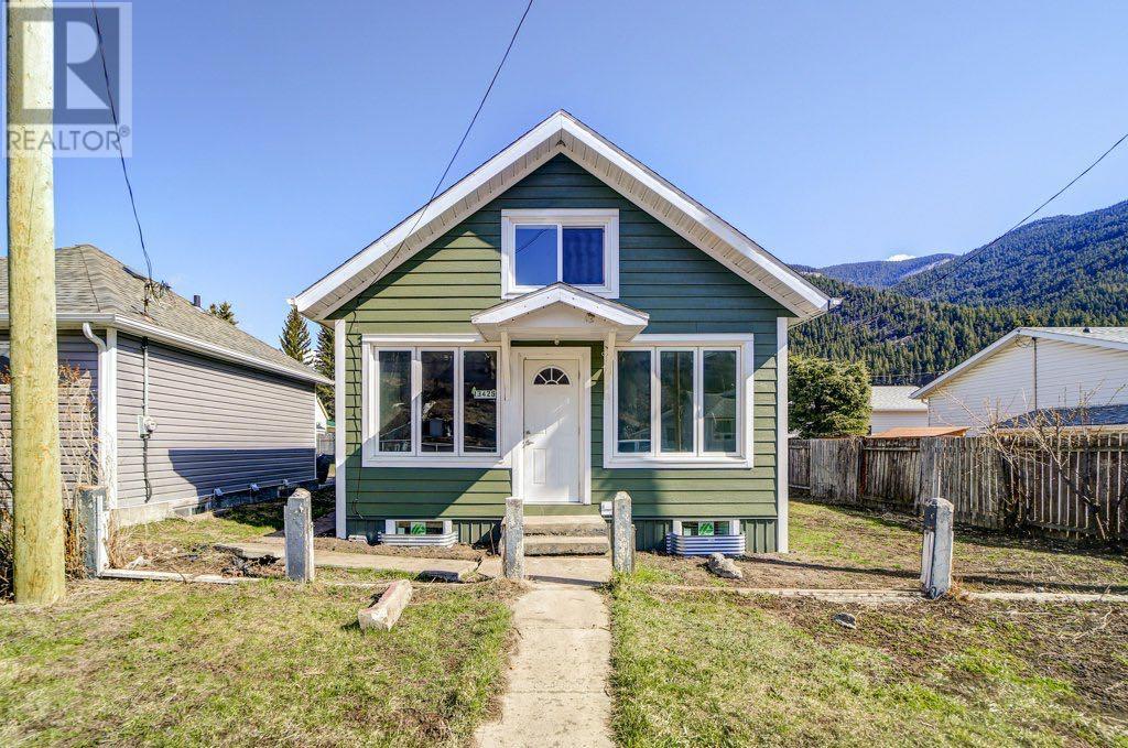 13425 18 Avenue Property Photo