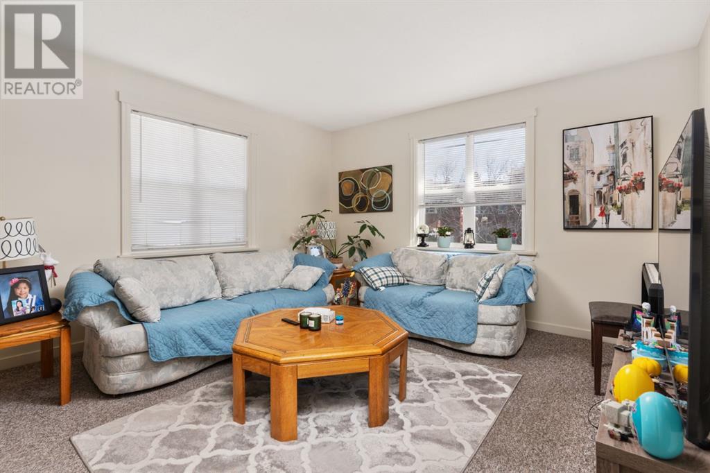 5402 47 Avenue Property Photo 3