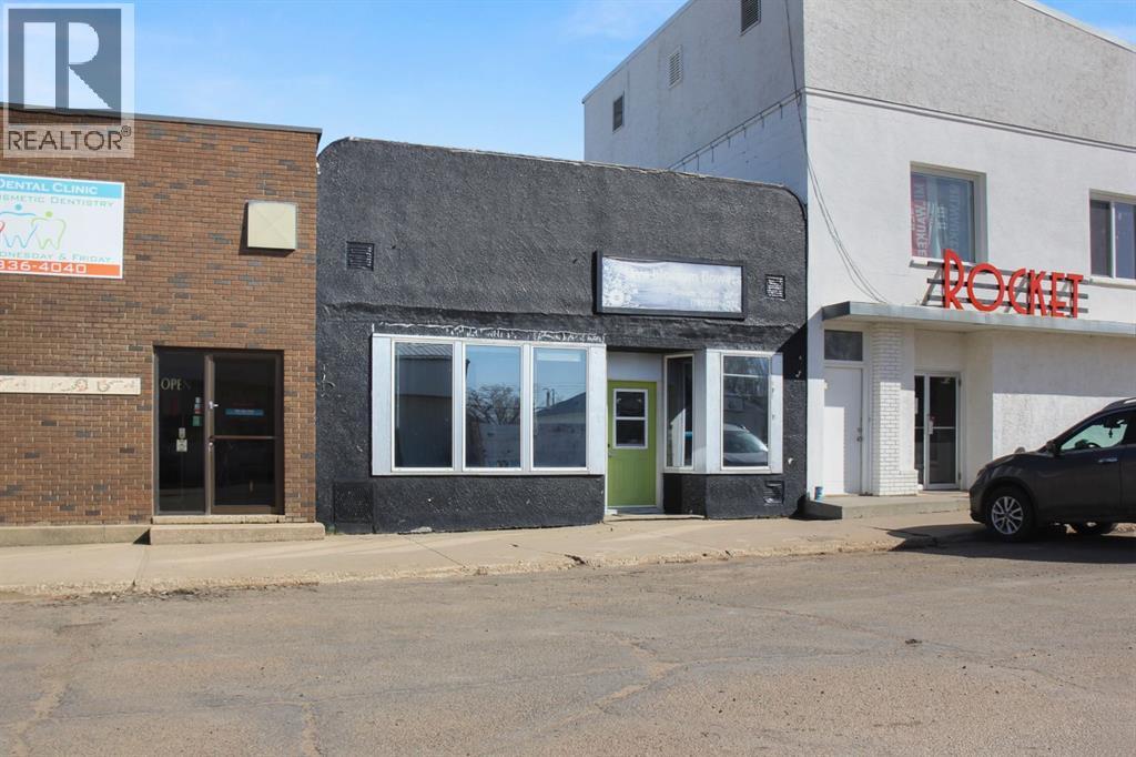 5213 50 Street Property Photo 2