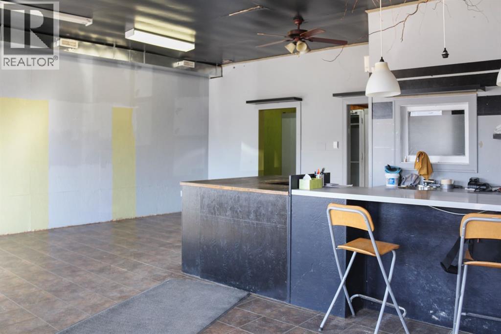 5213 50 Street Property Photo 5