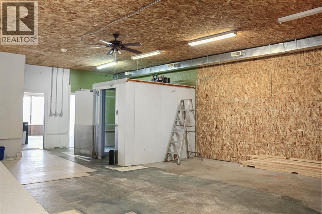 5213 50 Street Property Photo 9