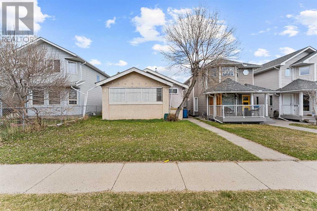 216 15 Avenue Nw Property Photo 1